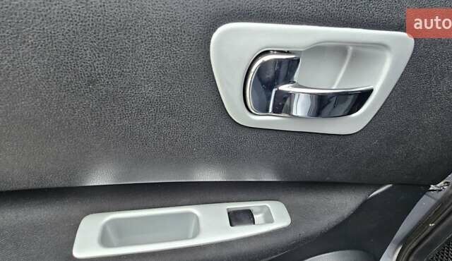 Сірий Ніссан Кашкай 2, об'ємом двигуна 1.6 л та пробігом 213 тис. км за 10999 $, фото 23 на Automoto.ua