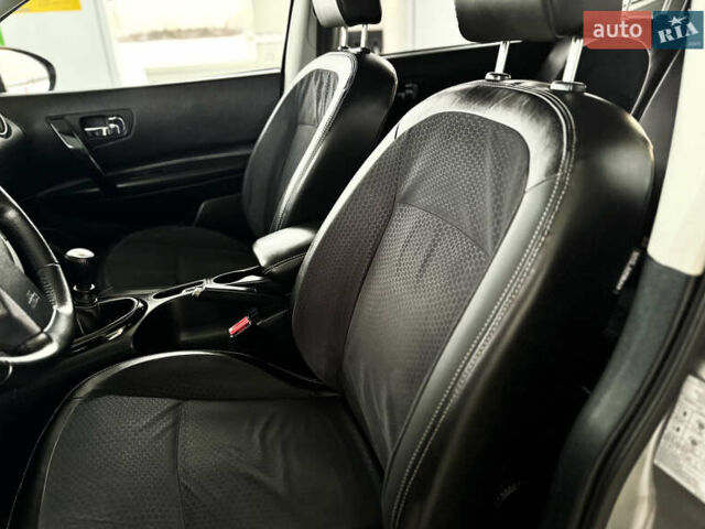 Серый Ниссан Кашкай 2, объемом двигателя 1.5 л и пробегом 220 тыс. км за 12299 $, фото 100 на Automoto.ua