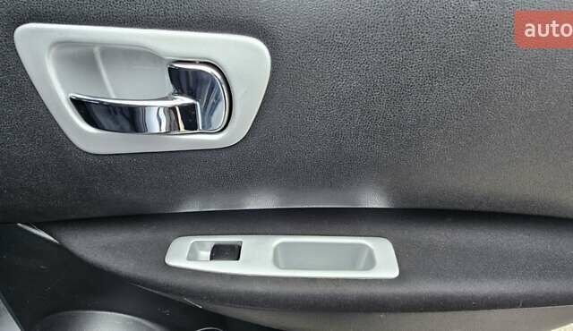 Сірий Ніссан Кашкай 2, об'ємом двигуна 1.6 л та пробігом 213 тис. км за 10999 $, фото 31 на Automoto.ua