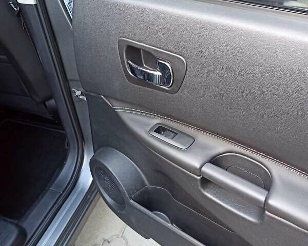 Серый Ниссан Кашкай 2, объемом двигателя 1.6 л и пробегом 193 тыс. км за 13300 $, фото 32 на Automoto.ua