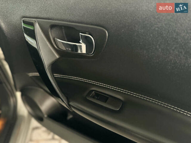 Серый Ниссан Кашкай 2, объемом двигателя 1.5 л и пробегом 220 тыс. км за 12299 $, фото 120 на Automoto.ua