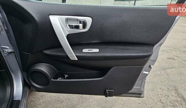 Сірий Ніссан Кашкай 2, об'ємом двигуна 1.6 л та пробігом 213 тис. км за 10999 $, фото 29 на Automoto.ua