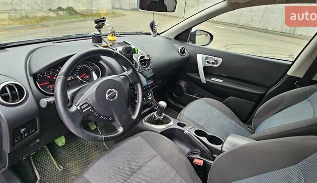 Сірий Ніссан Кашкай 2, об'ємом двигуна 1.6 л та пробігом 213 тис. км за 10999 $, фото 13 на Automoto.ua