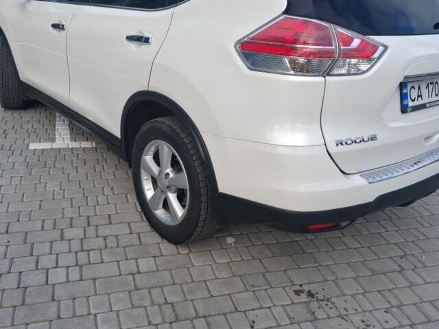 Белый Ниссан Rogue, объемом двигателя 2.5 л и пробегом 70 тыс. км за 15000 $, фото 3 на Automoto.ua