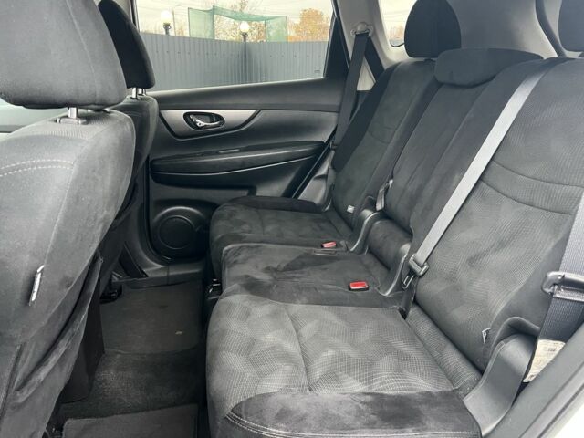 Белый Ниссан Rogue, объемом двигателя 2.5 л и пробегом 130 тыс. км за 12900 $, фото 4 на Automoto.ua