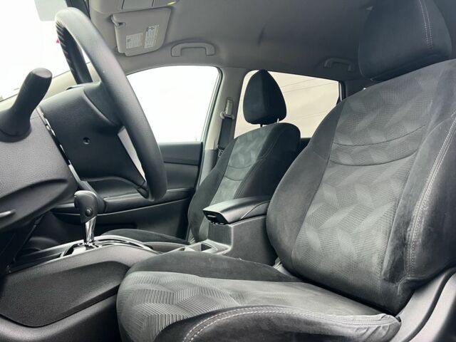 Белый Ниссан Rogue, объемом двигателя 2.5 л и пробегом 130 тыс. км за 12900 $, фото 7 на Automoto.ua