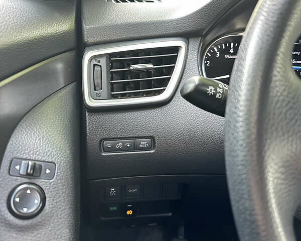 Белый Ниссан Rogue, объемом двигателя 2.49 л и пробегом 130 тыс. км за 13000 $, фото 9 на Automoto.ua