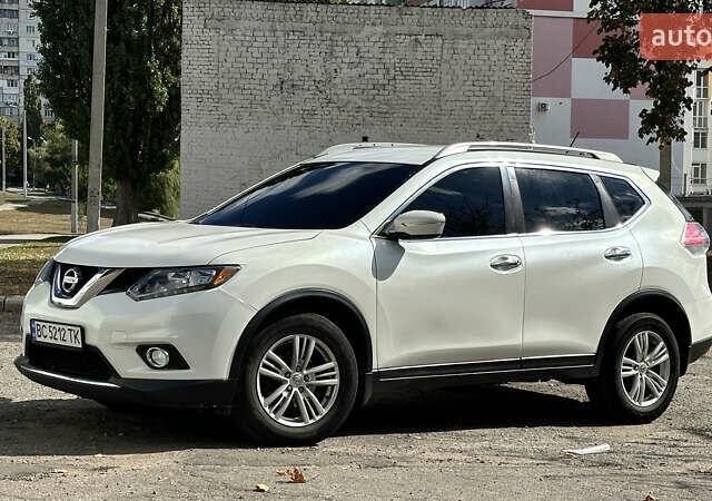 Белый Ниссан Rogue, объемом двигателя 2.49 л и пробегом 130 тыс. км за 13000 $, фото 3 на Automoto.ua