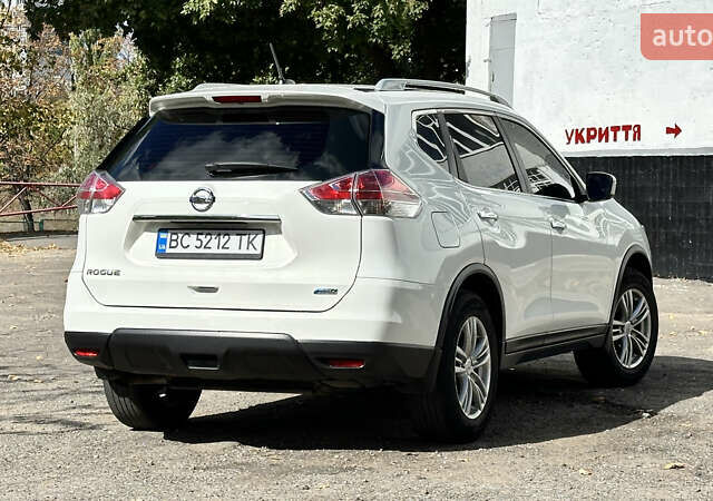 Белый Ниссан Rogue, объемом двигателя 2.49 л и пробегом 130 тыс. км за 13000 $, фото 6 на Automoto.ua