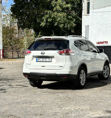 Белый Ниссан Rogue, объемом двигателя 2.49 л и пробегом 130 тыс. км за 13000 $, фото 5 на Automoto.ua