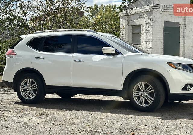 Белый Ниссан Rogue, объемом двигателя 2.49 л и пробегом 130 тыс. км за 13000 $, фото 4 на Automoto.ua