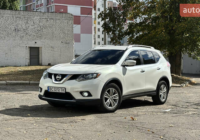 Белый Ниссан Rogue, объемом двигателя 2.49 л и пробегом 130 тыс. км за 13000 $, фото 2 на Automoto.ua