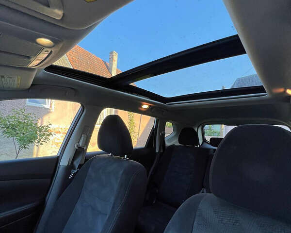 Белый Ниссан Rogue, объемом двигателя 2.5 л и пробегом 205 тыс. км за 11800 $, фото 9 на Automoto.ua