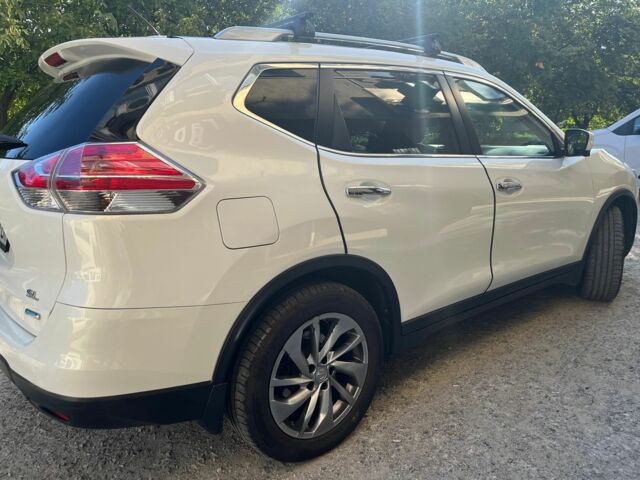 Белый Ниссан Rogue, объемом двигателя 2.5 л и пробегом 190 тыс. км за 12950 $, фото 2 на Automoto.ua