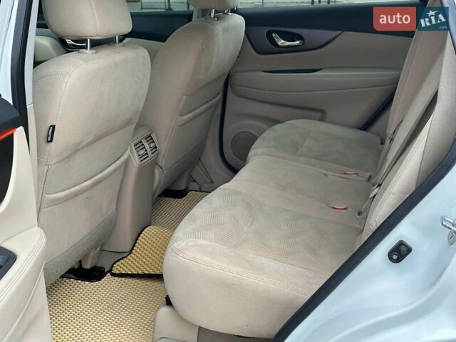 Белый Ниссан Rogue, объемом двигателя 2.5 л и пробегом 181 тыс. км за 11980 $, фото 17 на Automoto.ua