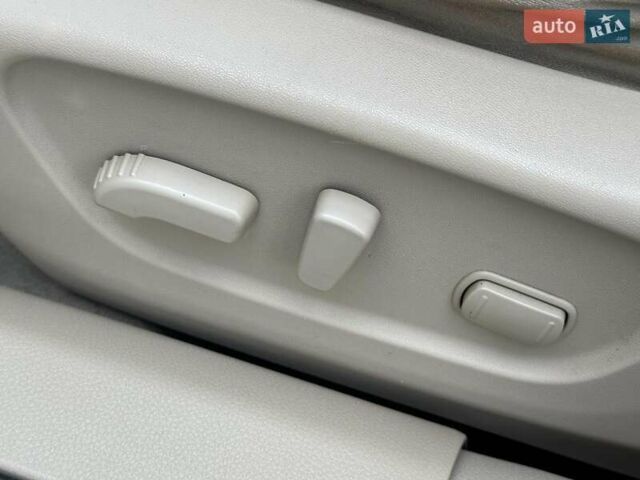 Белый Ниссан Rogue, объемом двигателя 2.5 л и пробегом 181 тыс. км за 11980 $, фото 13 на Automoto.ua