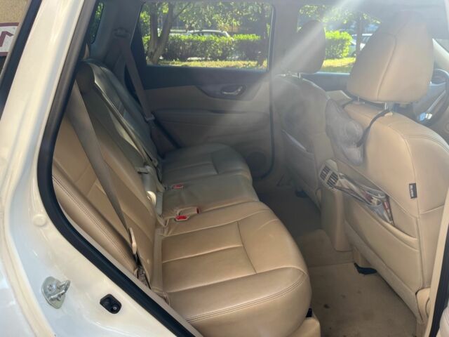 Белый Ниссан Rogue, объемом двигателя 2.5 л и пробегом 190 тыс. км за 12950 $, фото 6 на Automoto.ua