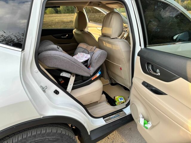 Белый Ниссан Rogue, объемом двигателя 2.5 л и пробегом 205 тыс. км за 11999 $, фото 12 на Automoto.ua