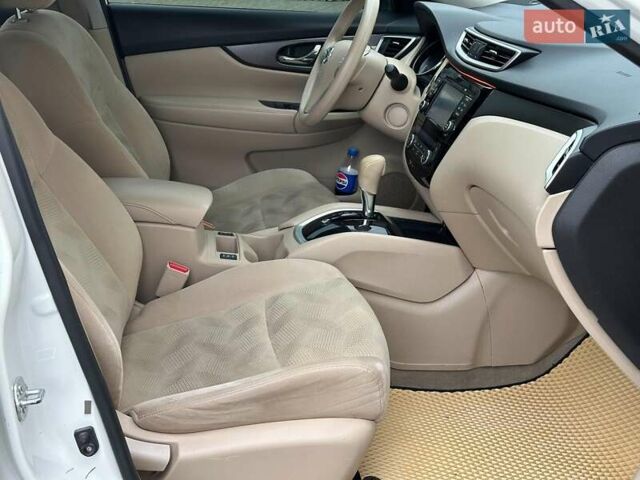 Белый Ниссан Rogue, объемом двигателя 2.5 л и пробегом 181 тыс. км за 11980 $, фото 24 на Automoto.ua