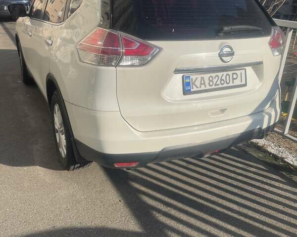 Белый Ниссан Rogue, объемом двигателя 2.49 л и пробегом 216 тыс. км за 11000 $, фото 2 на Automoto.ua