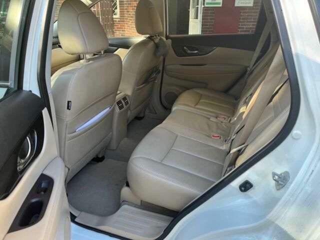 Белый Ниссан Rogue, объемом двигателя 2.5 л и пробегом 190 тыс. км за 12950 $, фото 7 на Automoto.ua