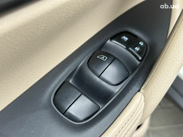 Ниссан Rogue 2014 в Одессе на Automoto.ua Белый Ниссан Rogue, объемом двигателя 2.5 л и пробегом 181 тыс. км за 11980 $, фото 12 на Automoto.ua