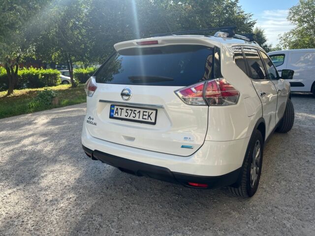 Белый Ниссан Rogue, объемом двигателя 2.5 л и пробегом 190 тыс. км за 12950 $, фото 3 на Automoto.ua