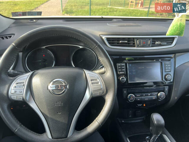 Белый Ниссан Rogue, объемом двигателя 2.5 л и пробегом 150 тыс. км за 13500 $, фото 9 на Automoto.ua