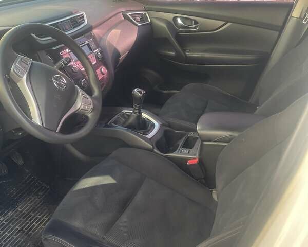 Белый Ниссан Rogue, объемом двигателя 2.49 л и пробегом 216 тыс. км за 11000 $, фото 5 на Automoto.ua