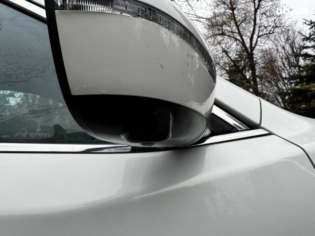 Белый Ниссан Rogue, объемом двигателя 2.5 л и пробегом 119 тыс. км за 13490 $, фото 5 на Automoto.ua