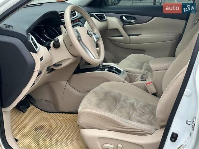 Белый Ниссан Rogue, объемом двигателя 2.5 л и пробегом 181 тыс. км за 11980 $, фото 15 на Automoto.ua