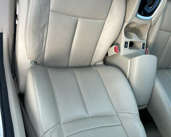 Белый Ниссан Rogue, объемом двигателя 2.49 л и пробегом 130 тыс. км за 12100 $, фото 13 на Automoto.ua