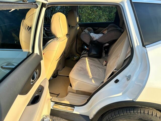 Белый Ниссан Rogue, объемом двигателя 2.5 л и пробегом 205 тыс. км за 11999 $, фото 14 на Automoto.ua