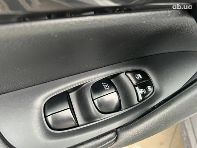 Белый Ниссан Rogue, объемом двигателя 0 л и пробегом 119 тыс. км за 14690 $, фото 15 на Automoto.ua