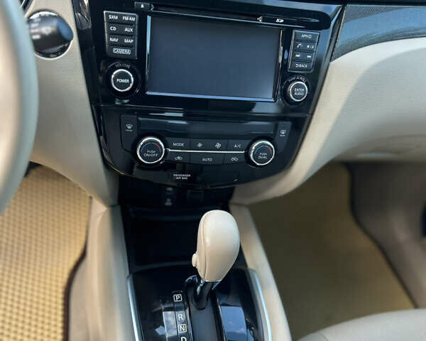 Белый Ниссан Rogue, объемом двигателя 2.49 л и пробегом 130 тыс. км за 12100 $, фото 17 на Automoto.ua