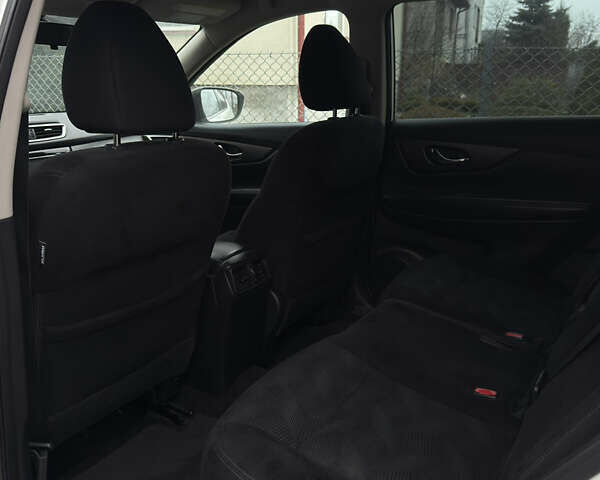 Білий Ніссан Rogue, об'ємом двигуна 2.5 л та пробігом 191 тис. км за 12000 $, фото 8 на Automoto.ua