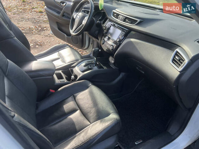 Белый Ниссан Rogue, объемом двигателя 2.5 л и пробегом 150 тыс. км за 13500 $, фото 19 на Automoto.ua