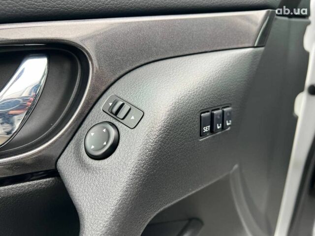 Белый Ниссан Rogue, объемом двигателя 0 л и пробегом 119 тыс. км за 14690 $, фото 16 на Automoto.ua