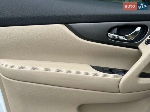 Белый Ниссан Rogue, объемом двигателя 2.5 л и пробегом 181 тыс. км за 11980 $, фото 11 на Automoto.ua