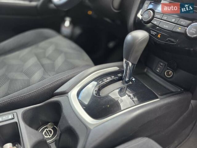 Білий Ніссан Rogue, об'ємом двигуна 2.49 л та пробігом 115 тис. км за 13500 $, фото 14 на Automoto.ua