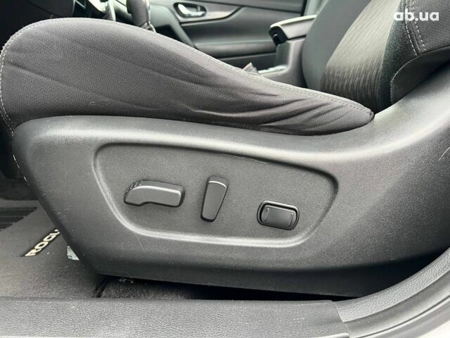 Белый Ниссан Rogue, объемом двигателя 0 л и пробегом 119 тыс. км за 14690 $, фото 19 на Automoto.ua