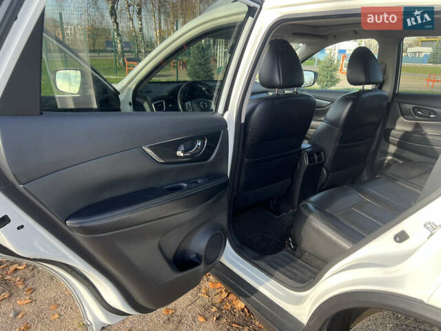 Белый Ниссан Rogue, объемом двигателя 2.5 л и пробегом 150 тыс. км за 13500 $, фото 13 на Automoto.ua