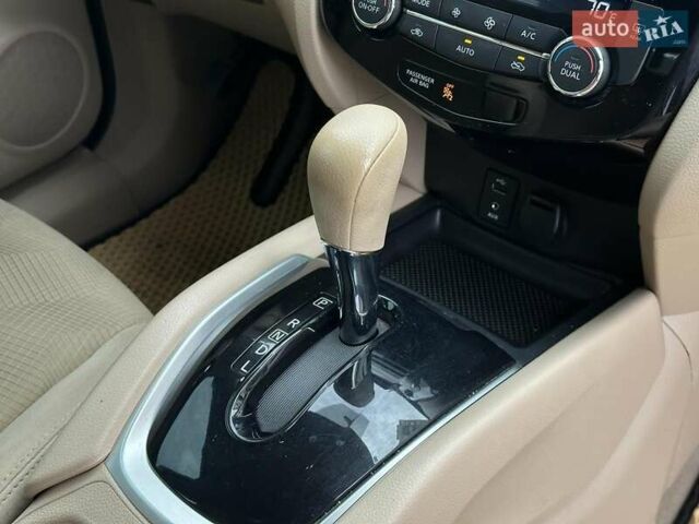 Белый Ниссан Rogue, объемом двигателя 2.5 л и пробегом 181 тыс. км за 11980 $, фото 26 на Automoto.ua