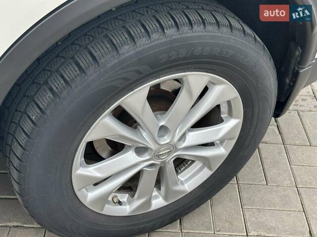 Белый Ниссан Rogue, объемом двигателя 2.5 л и пробегом 181 тыс. км за 11980 $, фото 8 на Automoto.ua