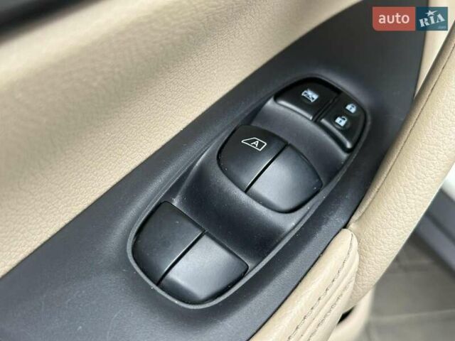 Белый Ниссан Rogue, объемом двигателя 2.5 л и пробегом 181 тыс. км за 11980 $, фото 12 на Automoto.ua