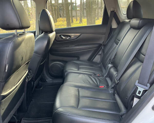 Белый Ниссан Rogue, объемом двигателя 2.49 л и пробегом 115 тыс. км за 13000 $, фото 17 на Automoto.ua