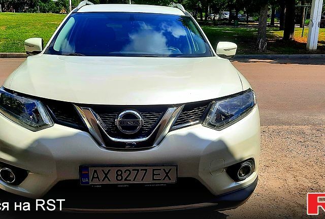 Белый Ниссан Rogue, объемом двигателя 2.5 л и пробегом 125 тыс. км за 13800 $, фото 2 на Automoto.ua