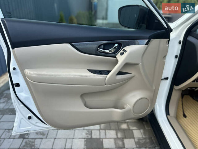 Белый Ниссан Rogue, объемом двигателя 2.49 л и пробегом 130 тыс. км за 12100 $, фото 10 на Automoto.ua