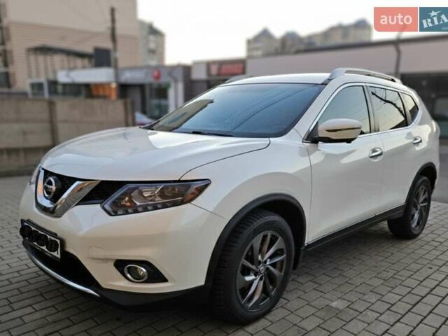 Белый Ниссан Rogue, объемом двигателя 2.49 л и пробегом 178 тыс. км за 13000 $, фото 2 на Automoto.ua
