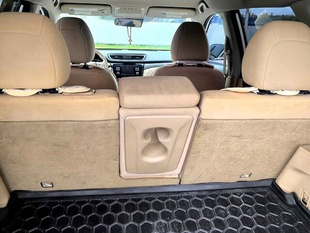 Белый Ниссан Rogue, объемом двигателя 2.5 л и пробегом 147 тыс. км за 12500 $, фото 5 на Automoto.ua